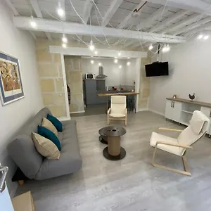  Hébergement de vacances Maison De Au Cœur Du Centre Historique
